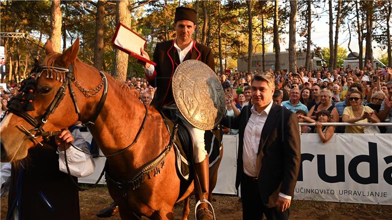 Barban: Petar Benčić slavodobitnik 47. Trke na prstenac