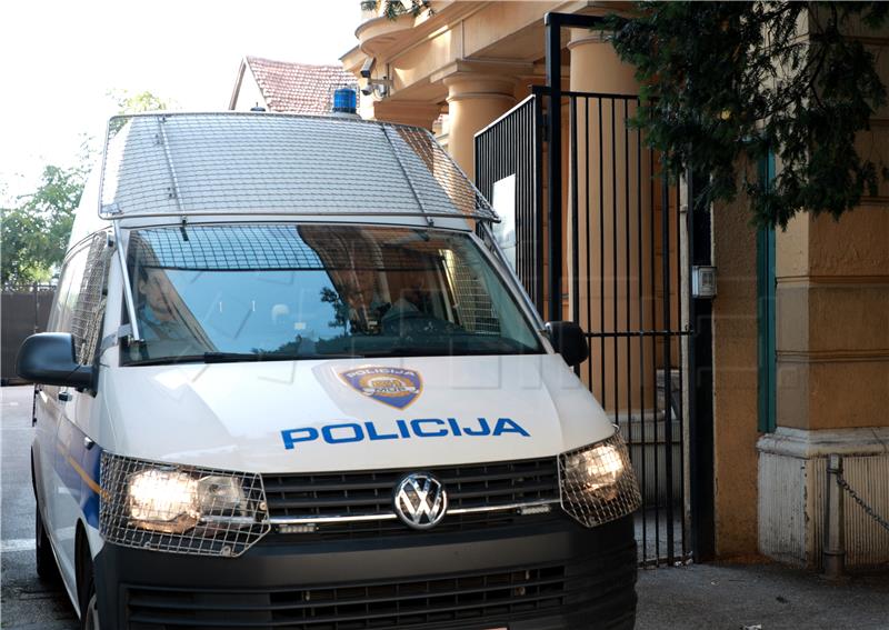 Umag: Provalnik napao policajce i prijetio im