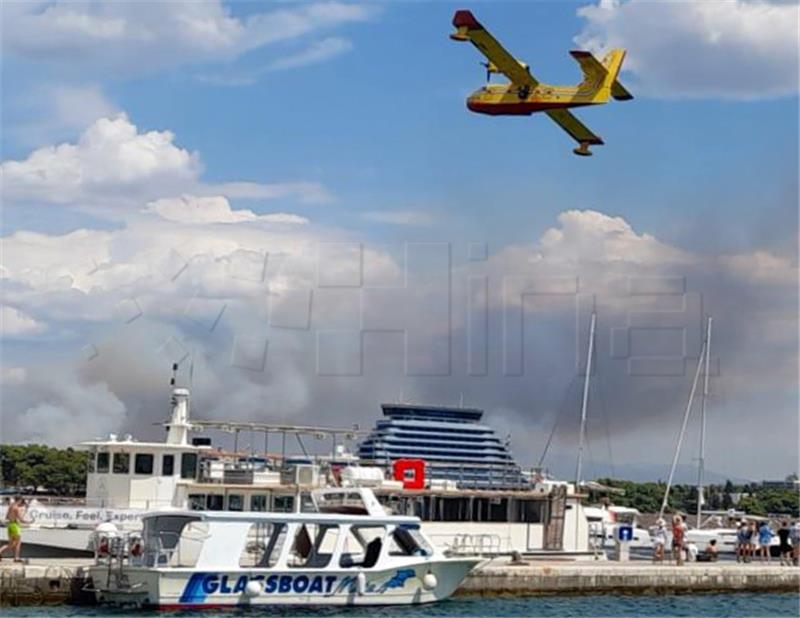 10 water-dropping planes available to Croatia's firefighting forces