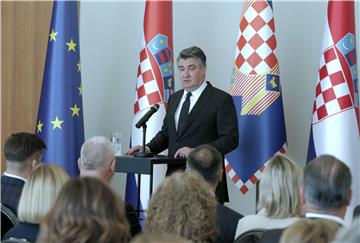 Predsjednik Milanović s hrvatskim diplomatima