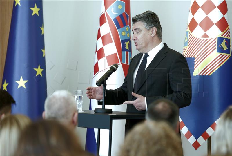 Predsjednik Milanović s hrvatskim diplomatima