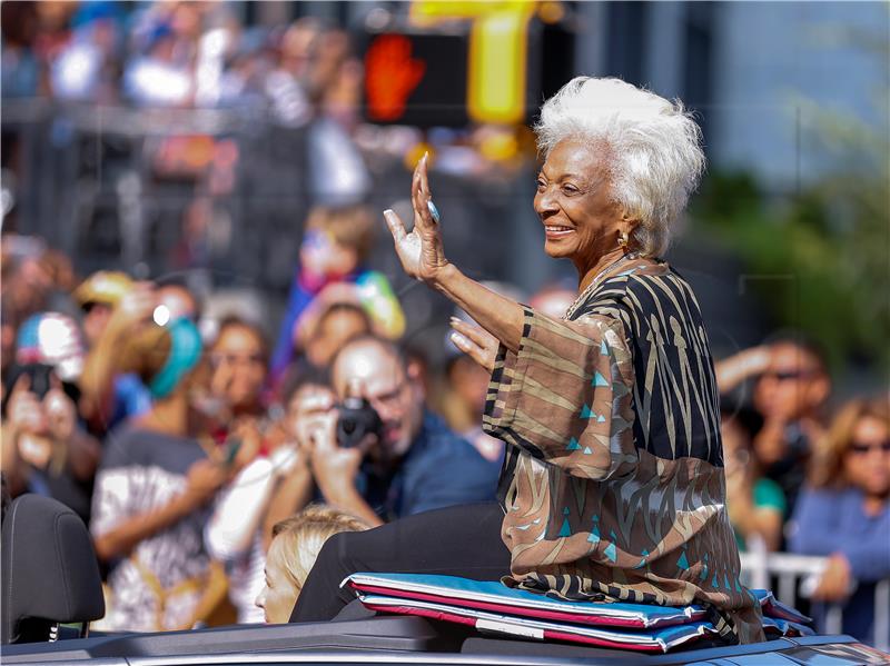 Pepeo Nichelle Nichols, poručnice Uhure iz Zvjezdanih staza, šalje se u svemir