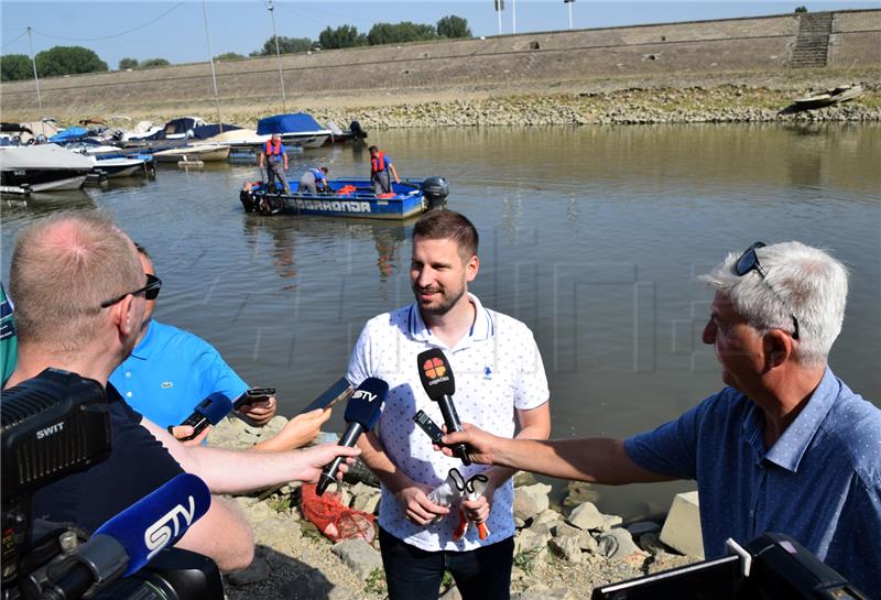 Osijek: Akcija čišćenja obale i korita rijeke Drave