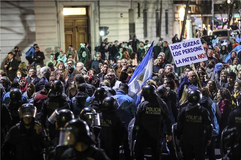 Tisuće Argentinaca na ulicama u znak podrške potpredsjednici 