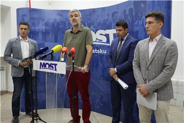 Izvanredna konferencija za medije Mosta