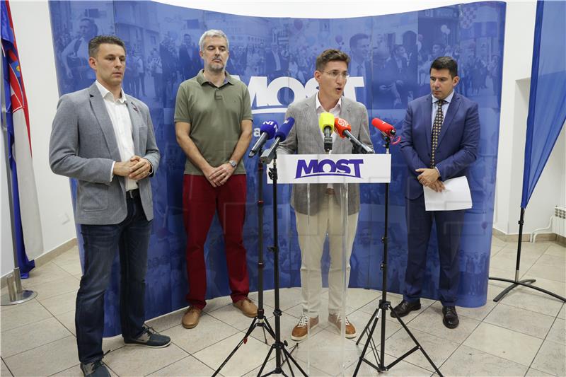 Izvanredna konferencija za medije Mosta