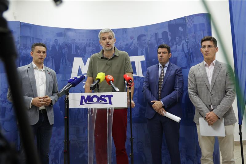 Izvanredna konferencija za medije Mosta