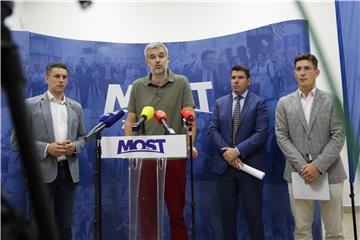 Izvanredna konferencija za medije Mosta