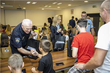 Djeca ukrajinskih policajaca, vatrogasaca i vojnika u posjetu Policijskoj akademiji