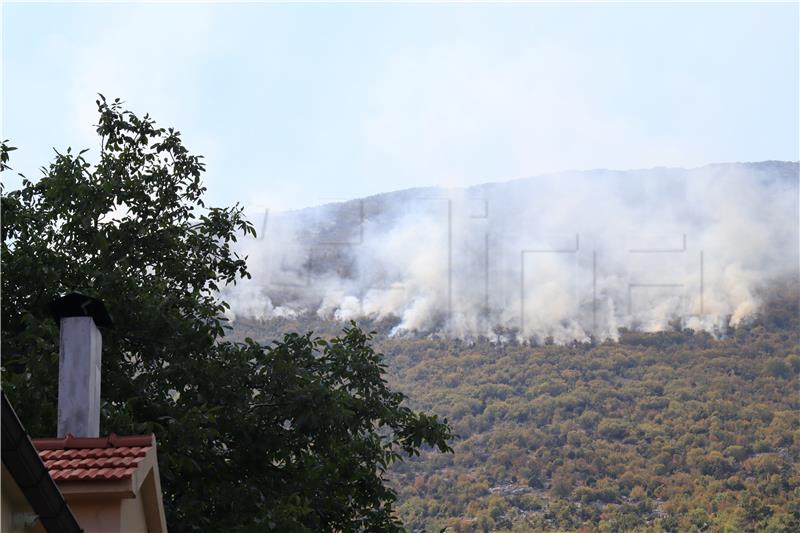 Aktivni požari kod Vrgorca i Baških Oštarija, ostali se saniraju ili su ugašeni 