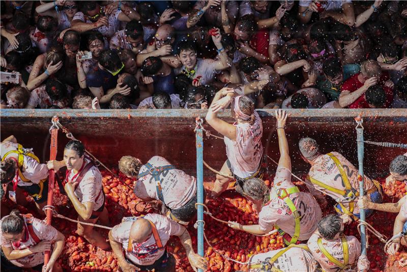 SPAIN TRADITION TOMATINA