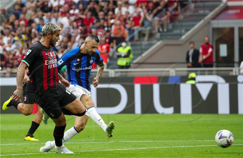 Italija: Milan - Inter 3-2, gol Brozovića