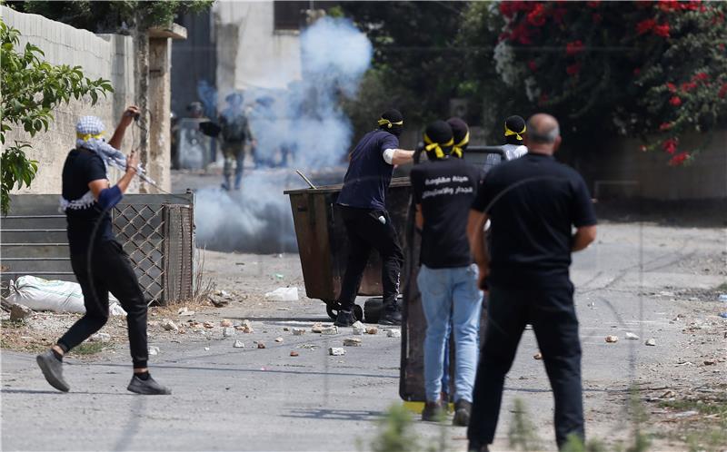 Palestinci pucali na bus s izraelskim vojnicima na Zapadnoj obali, 6 ranjenih 