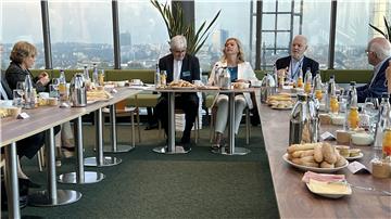 Međunarodna zajednica ne želi uređenu BiH, kaže don Majić