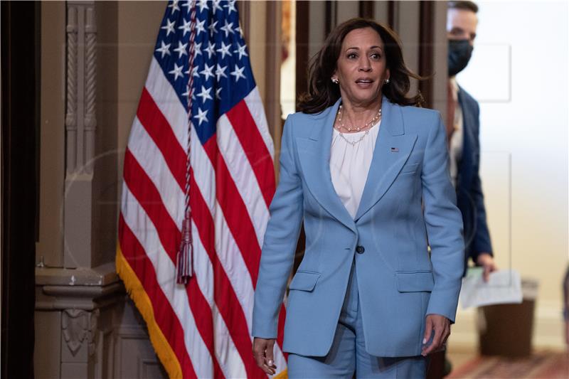 Kamala Harris predvodi američku delegaciju na Abeovom sprovodu