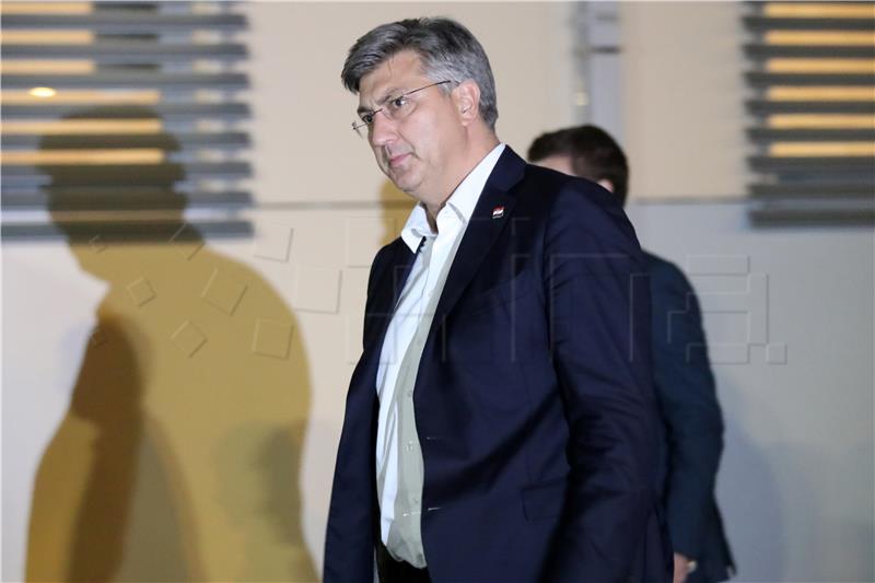 Premijer Plenković obišao mjesto sudara vlakova kod Novske