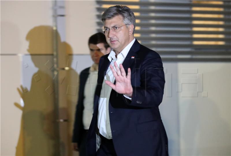 Premijer Plenković obišao mjesto sudara vlakova kod Novske