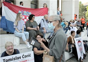 Prosvjed pokreta "Slobodni zajedno" u vezi ostavke Vlade i prijevremenih izbora