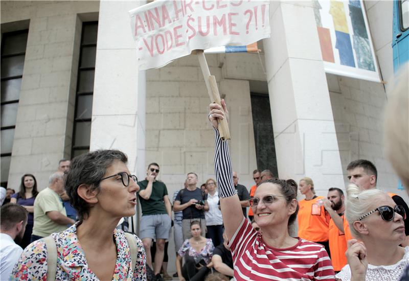 Prosvjed pokreta "Slobodni zajedno" u vezi ostavke Vlade i prijevremenih izbora