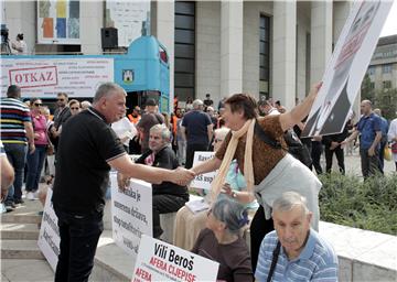 Prosvjed pokreta "Slobodni zajedno" u vezi ostavke Vlade i prijevremenih izbora