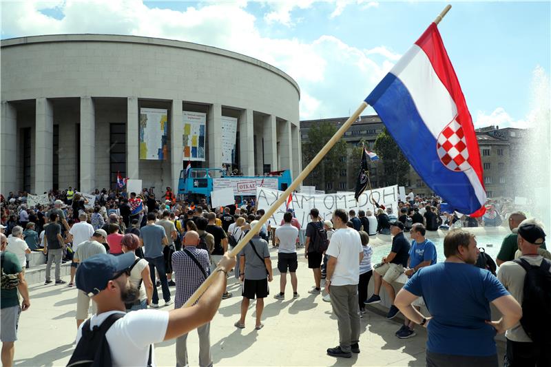 Prosvjed pokreta "Slobodni zajedno" u vezi ostavke Vlade i prijevremenih izbora