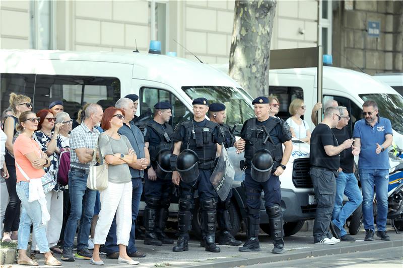 Prosvjed pokreta "Slobodni zajedno" u vezi ostavke Vlade i prijevremenih izbora