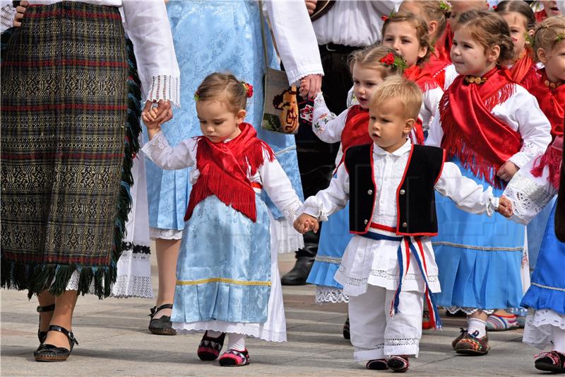 Svečani mimohod 51. Dječjih vinkovačkih jeseni