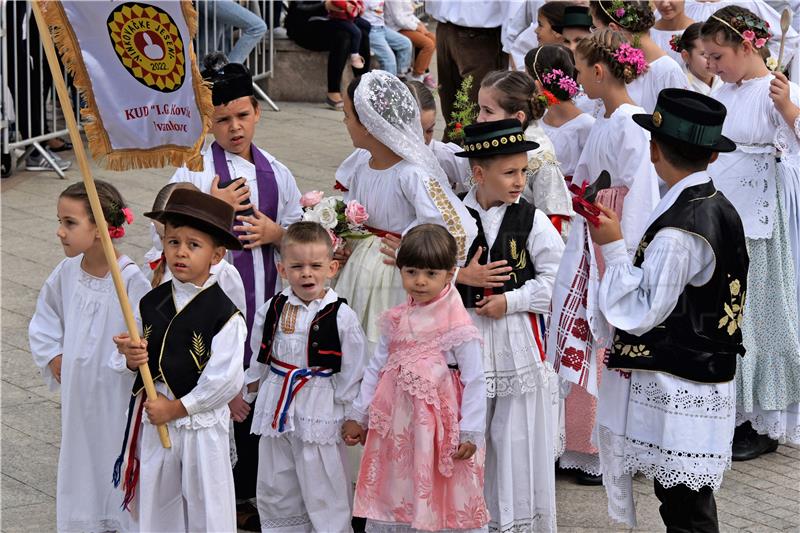 Svečani mimohod 51. Dječjih vinkovačkih jeseni