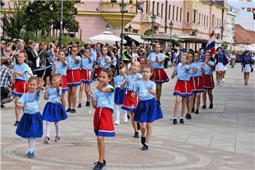 Svečani mimohod 51. Dječjih vinkovačkih jeseni