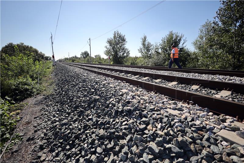 Uklanjanje vagona koji su sudjelovali u željezničkoj nesreći