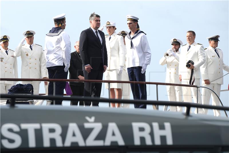 Milanović urges gov't to solve problem of Coast Guard boat building