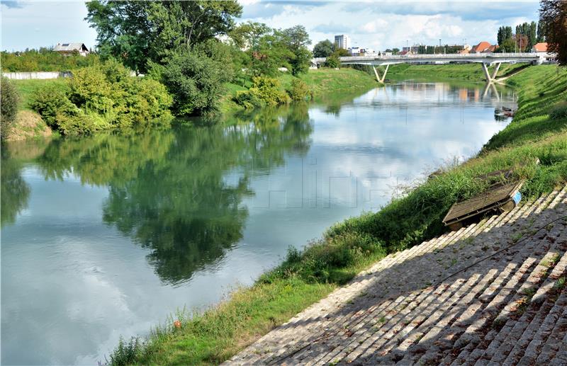 U očekivanju rasta razine Kupe Karlovčani pripremaju obranu od poplave