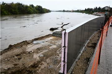 U očekivanju rasta razine Kupe Karlovčani pripremaju obranu od poplave