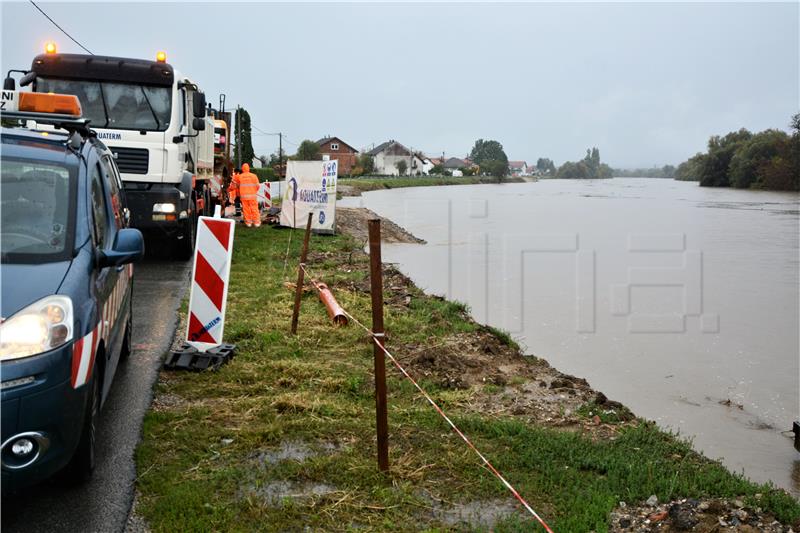 U očekivanju rasta razine Kupe Karlovčani pripremaju obranu od poplave