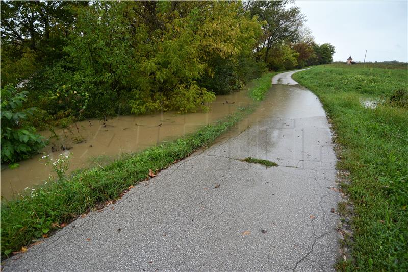 U očekivanju rasta razine Kupe Karlovčani pripremaju obranu od poplave