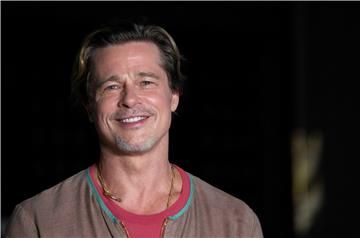 Brad Pitt debitirao kao kipar na izložbi u Finskoj