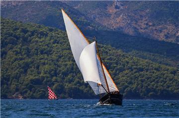 Stari Grad: 4. međunarodni festival brodova, mora i mornara "Dani u Vali"