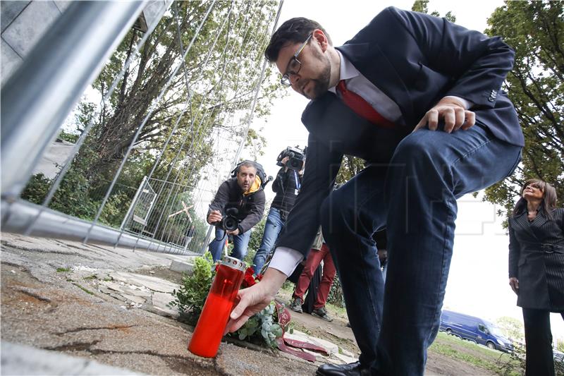 SDP položio cvijeće ispred Općinskog građanskog suda