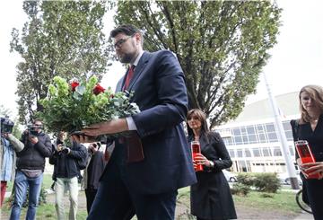 SDP položio cvijeće ispred Općinskog građanskog suda