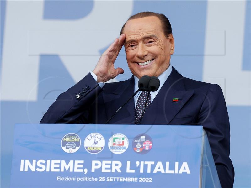 Berlusconi misli da je Putin bio "natjeran" na okupaciju Ukrajine