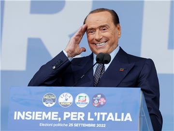 Berlusconi misli da je Putin bio "natjeran" na okupaciju Ukrajine