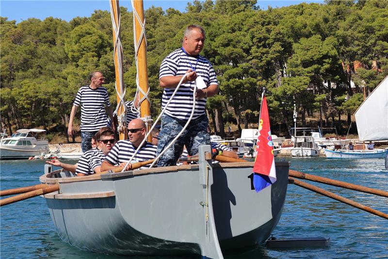 Stari Grad: Počeli "Dani u Vali"