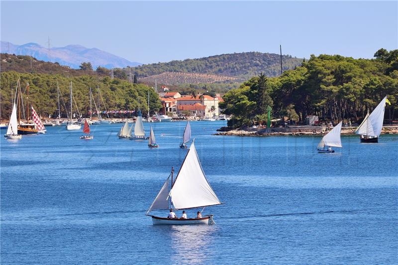 Stari Grad: Počeli "Dani u Vali"