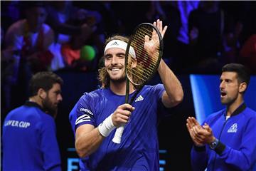 Laver Cup: Europa povela, prosvjednik si zapalio ruku na terenu