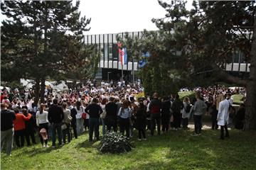 Prosvjed mladih liječnika pod parolom "Izliječimo zdravstvo zajedno"