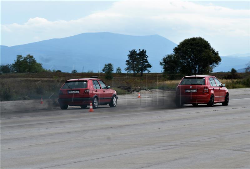 Čak 6000 gledatelja na pistama bišeg aerodroma Željava 