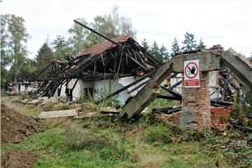 Započelo rušenje oštećenih objekata u kompleksu bivše vojarne "Luščić" 