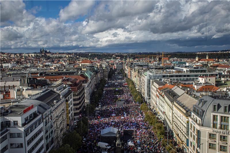 Nekoliko desetaka tisuća Čeha prosvjedovalo protiv vlade, NATO-a i EU-a