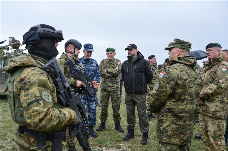 Banožić u Mađarskoj s hrvatskim vojnicima u NATO-ovoj aktivnosti ojačane budnosti