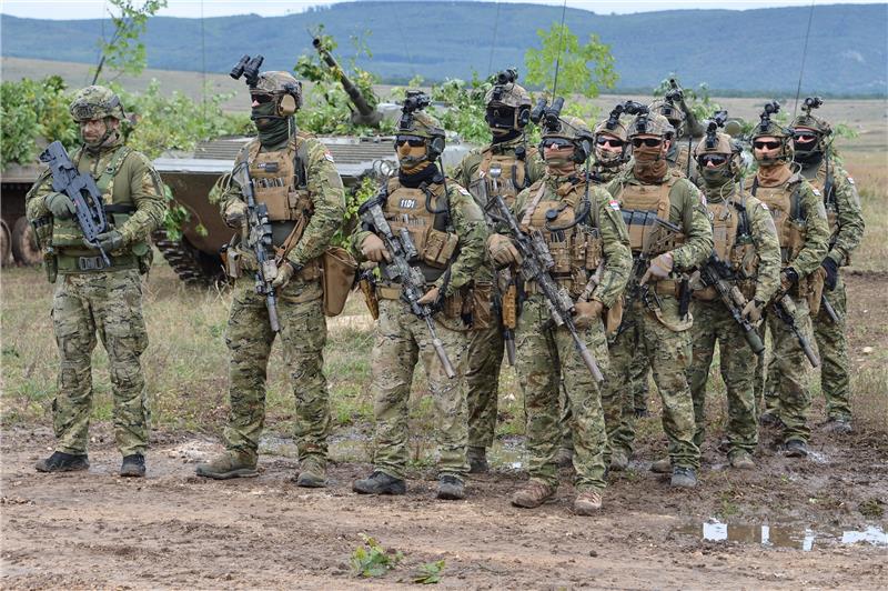 Banožić u Mađarskoj s hrvatskim vojnicima u NATO-ovoj aktivnosti ojačane budnosti